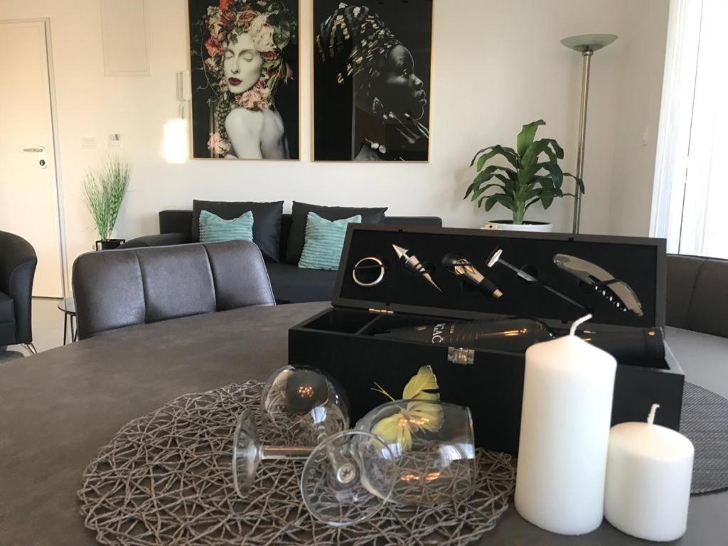 Hedonist-Luxury 2 Bedroom Apartment With Private Hot Tub, Garden And Free Parking Trogir Exterior photo