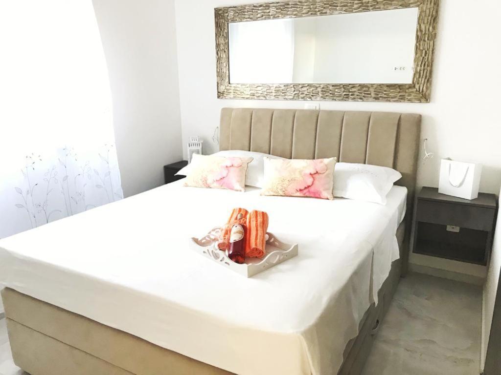 Hedonist-Luxury 2 Bedroom Apartment With Private Hot Tub, Garden And Free Parking Trogir Exterior photo