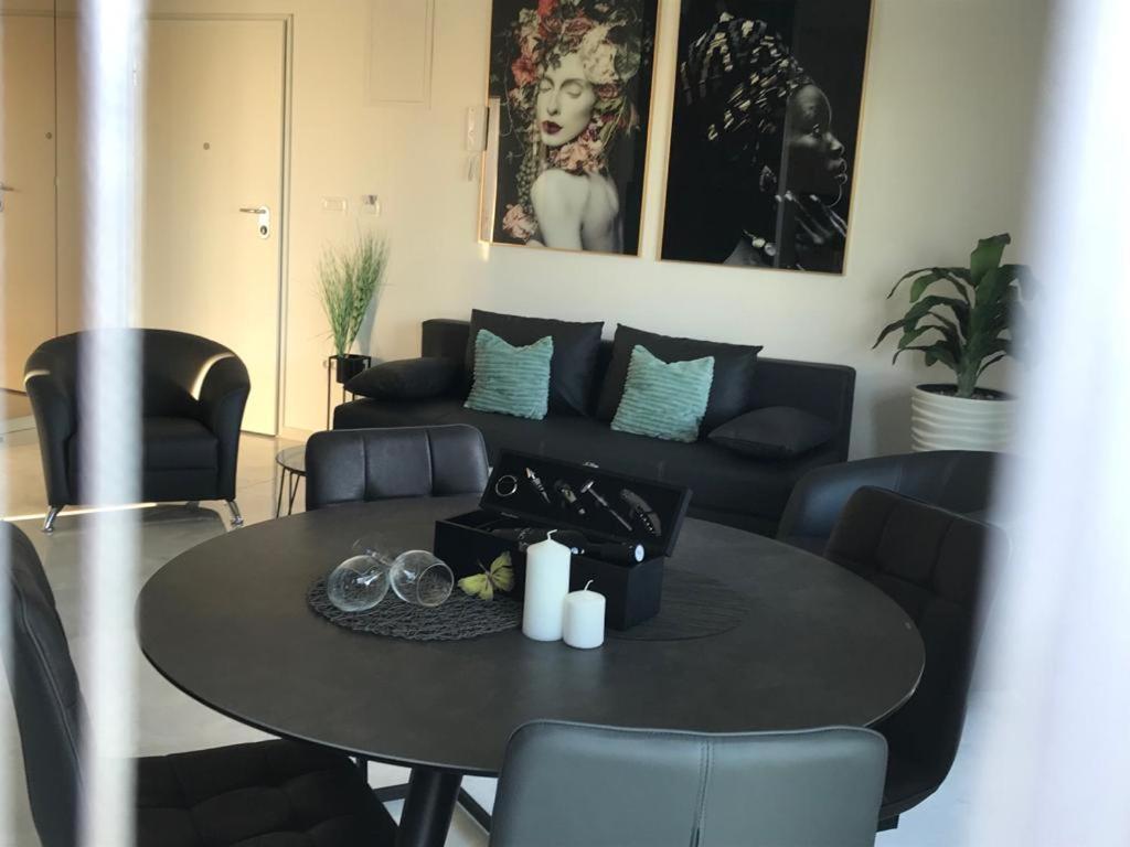 Hedonist-Luxury 2 Bedroom Apartment With Private Hot Tub, Garden And Free Parking Trogir Exterior photo